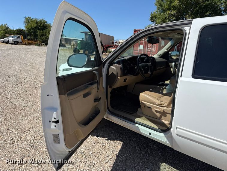 image for item FC4349 2012 Chevrolet Silverado 1500 Crew Cab pickup truck