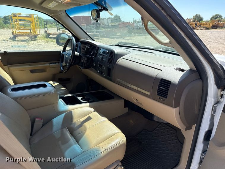 image for item FC4349 2012 Chevrolet Silverado 1500 Crew Cab pickup truck