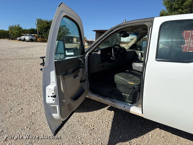 image for item FC4350 2013 Chevrolet Silverado 2500HD Crew Cab pickup truck