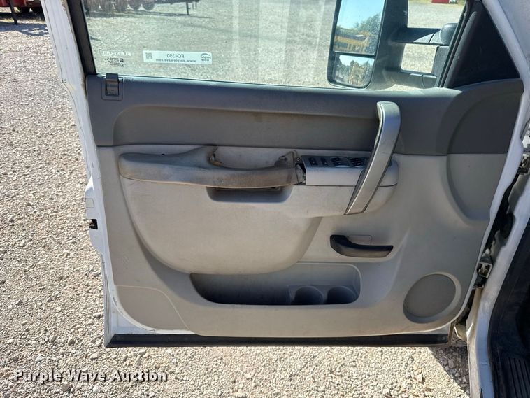 image for item FC4350 2013 Chevrolet Silverado 2500HD Crew Cab pickup truck