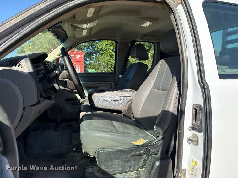 image for item FC4350 2013 Chevrolet Silverado 2500HD Crew Cab pickup truck