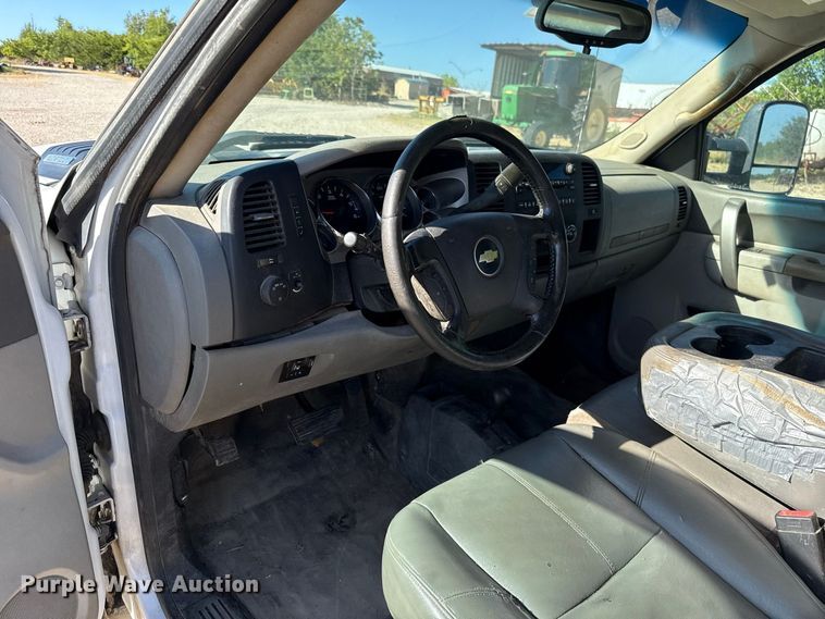 image for item FC4350 2013 Chevrolet Silverado 2500HD Crew Cab pickup truck