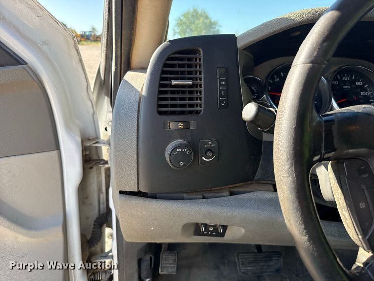 image for item FC4350 2013 Chevrolet Silverado 2500HD Crew Cab pickup truck