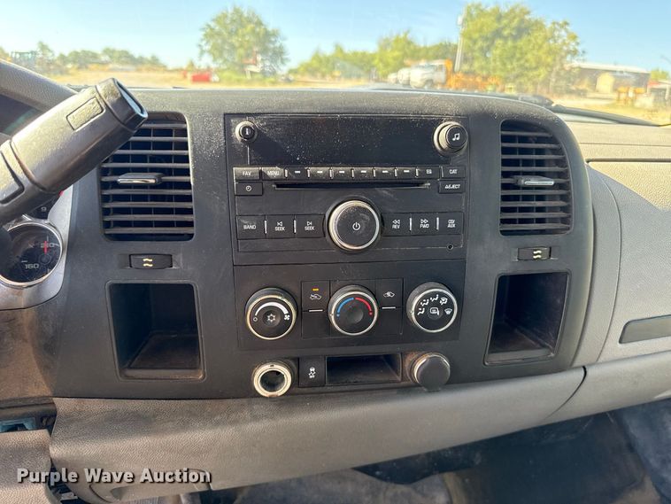 image for item FC4350 2013 Chevrolet Silverado 2500HD Crew Cab pickup truck