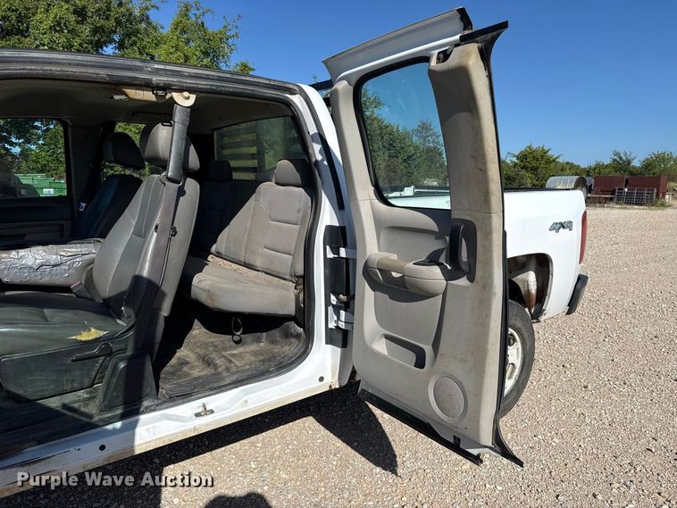 image for item FC4350 2013 Chevrolet Silverado 2500HD Crew Cab pickup truck