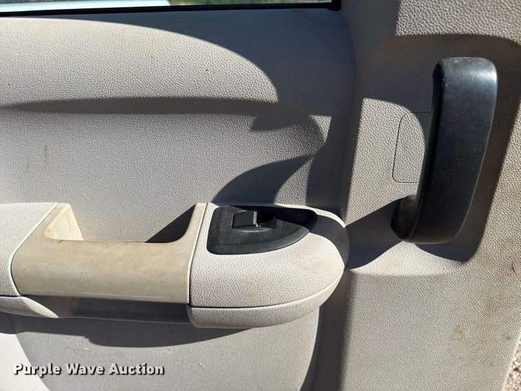 image for item FC4350 2013 Chevrolet Silverado 2500HD Crew Cab pickup truck