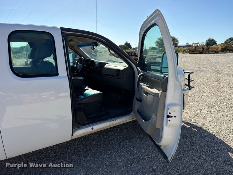 image for item FC4350 2013 Chevrolet Silverado 2500HD Crew Cab pickup truck