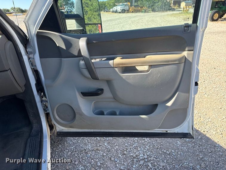 image for item FC4350 2013 Chevrolet Silverado 2500HD Crew Cab pickup truck