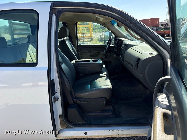 image for item FC4350 2013 Chevrolet Silverado 2500HD Crew Cab pickup truck