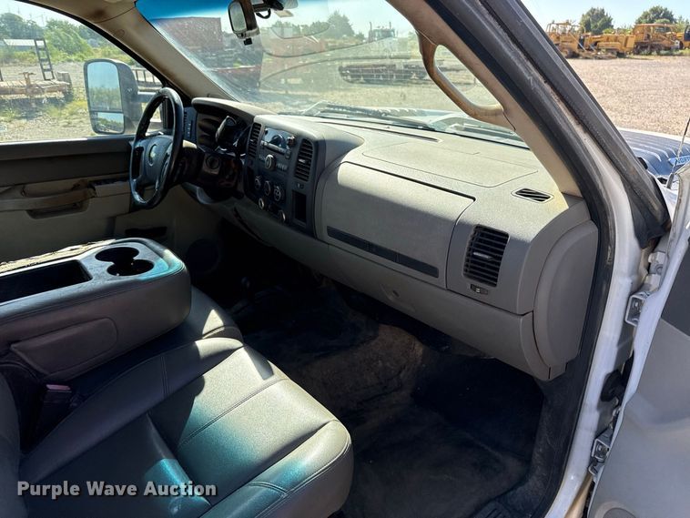 image for item FC4350 2013 Chevrolet Silverado 2500HD Crew Cab pickup truck
