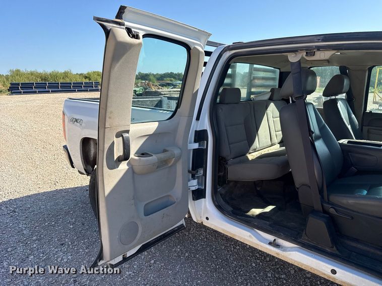 image for item FC4350 2013 Chevrolet Silverado 2500HD Crew Cab pickup truck