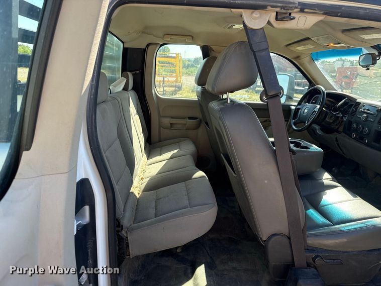 image for item FC4350 2013 Chevrolet Silverado 2500HD Crew Cab pickup truck