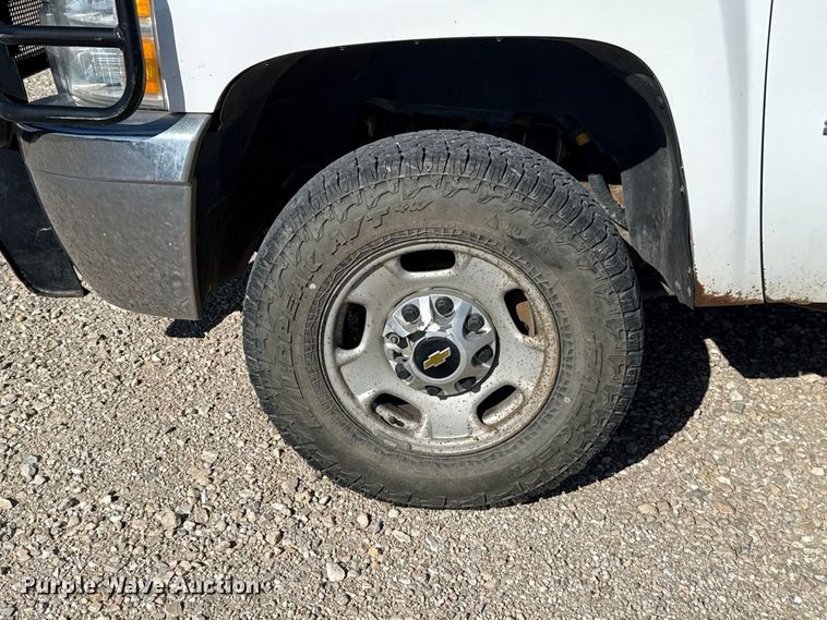 image for item FC4350 2013 Chevrolet Silverado 2500HD Crew Cab pickup truck