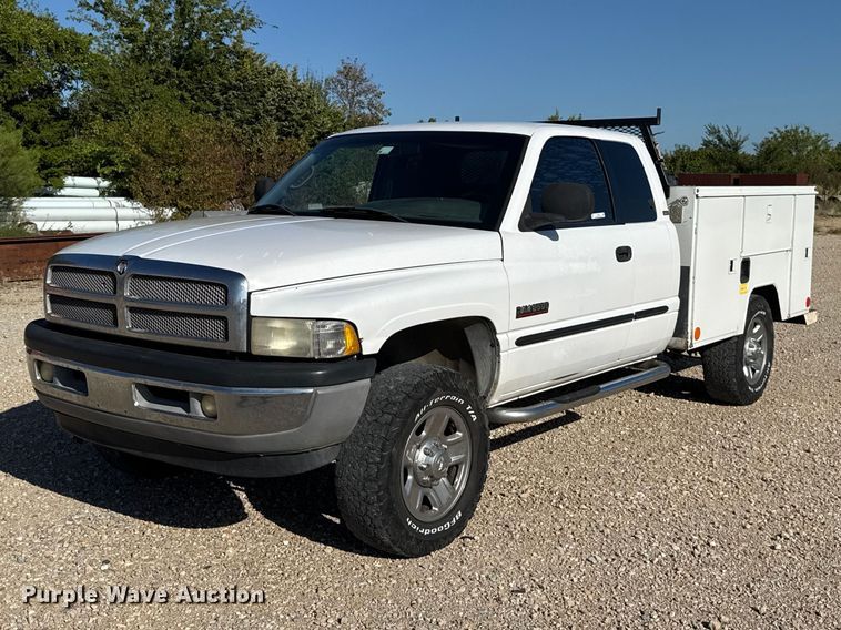 2001 Dodge Ram 2500 Ext. Cab utility bed pickup truck