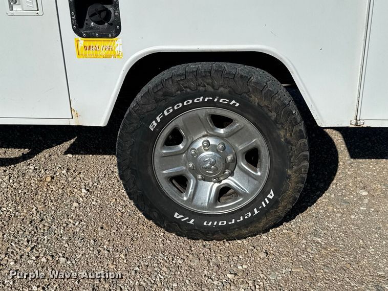 image for item FC4351 2001 Dodge Ram 2500 Ext. Cab utility bed pickup truck