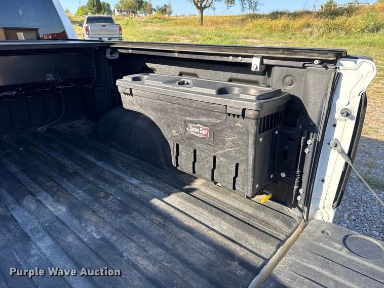 image for item FC4352 2019 GMC Sierra 1500 Crew Cab pickup truck
