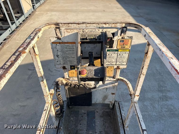 image for item FC4369 2011 JLG 2630ES scissor lift