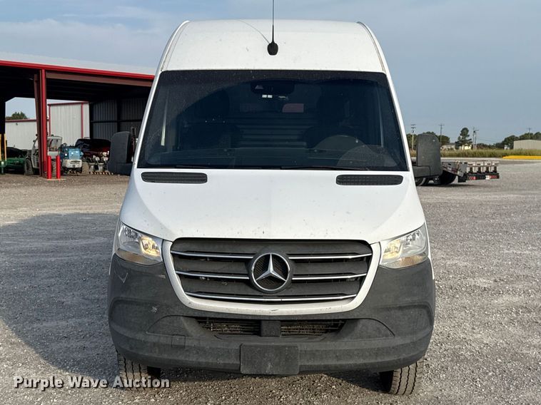 image for item FC4418 2019 Mercedes-benz Sprinter 3500 van