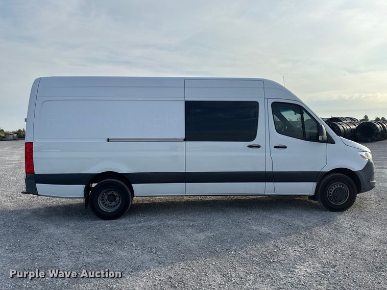 image for item FC4418 2019 Mercedes-benz Sprinter 3500 van