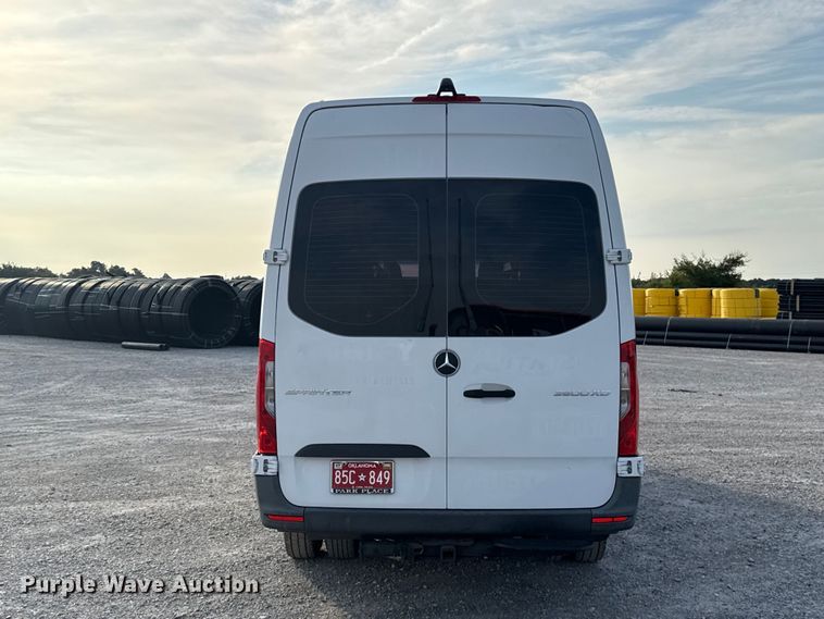 image for item FC4418 2019 Mercedes-benz Sprinter 3500 van