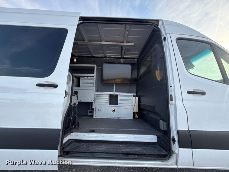 image for item FC4418 2019 Mercedes-benz Sprinter 3500 van