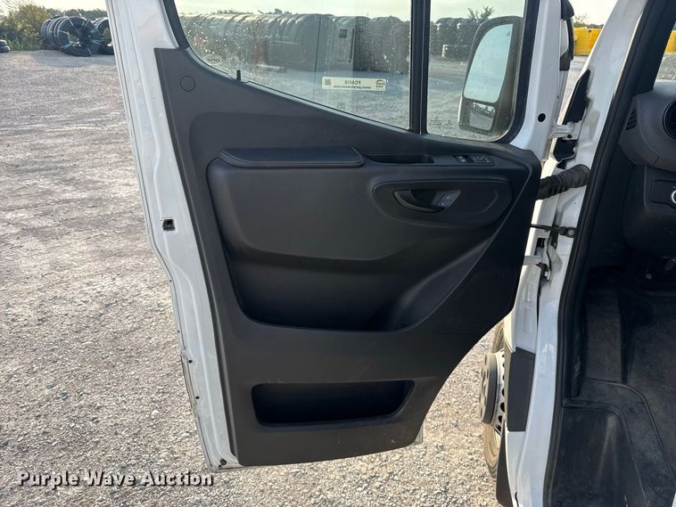 image for item FC4418 2019 Mercedes-benz Sprinter 3500 van