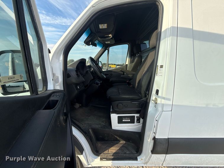 image for item FC4418 2019 Mercedes-benz Sprinter 3500 van