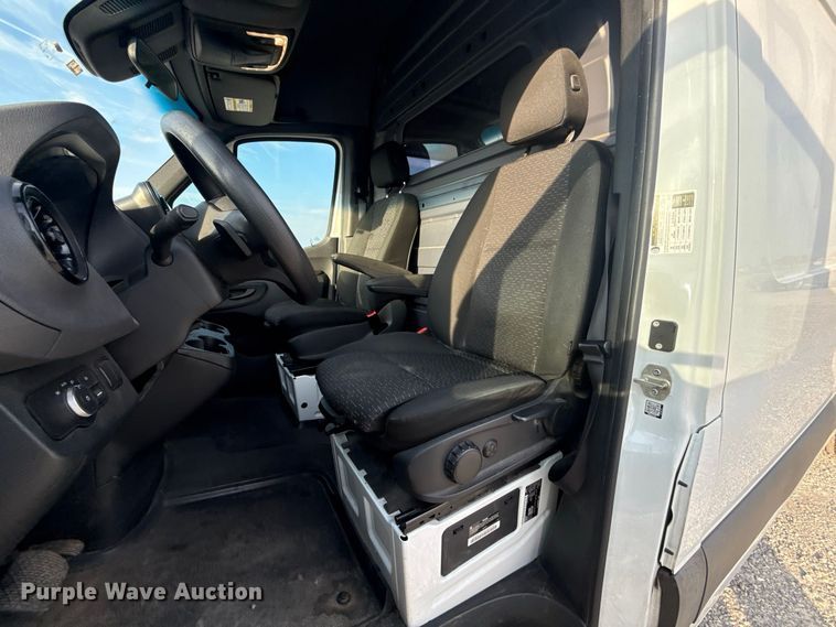 image for item FC4418 2019 Mercedes-benz Sprinter 3500 van