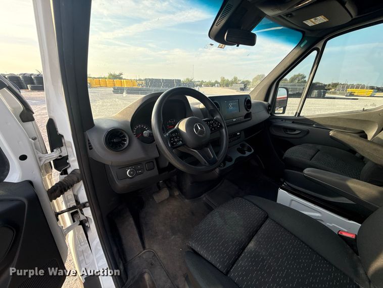 image for item FC4418 2019 Mercedes-benz Sprinter 3500 van