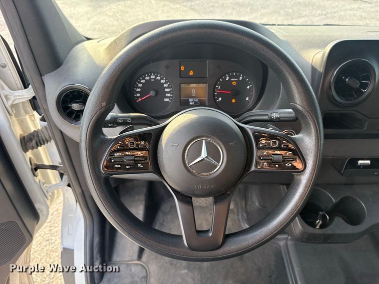 image for item FC4418 2019 Mercedes-benz Sprinter 3500 van