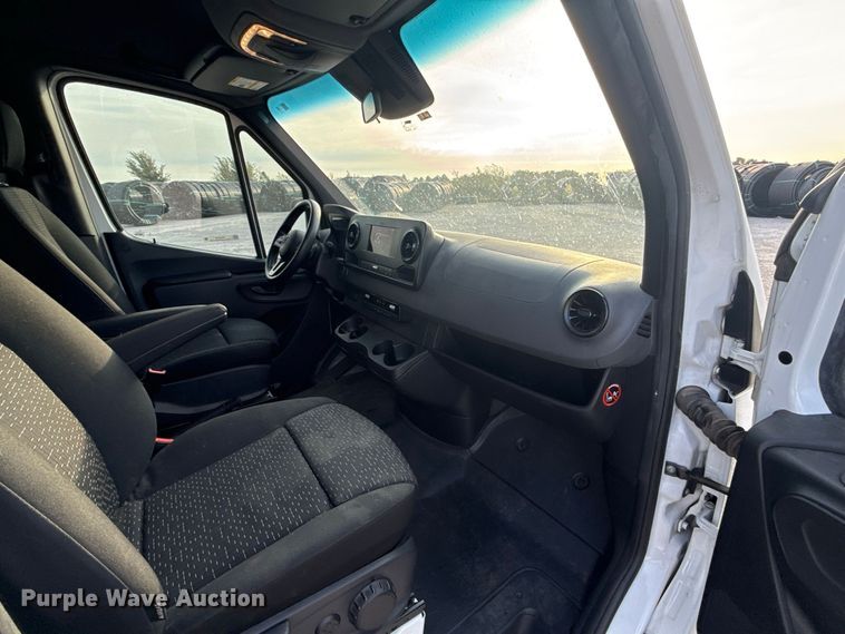 image for item FC4418 2019 Mercedes-benz Sprinter 3500 van