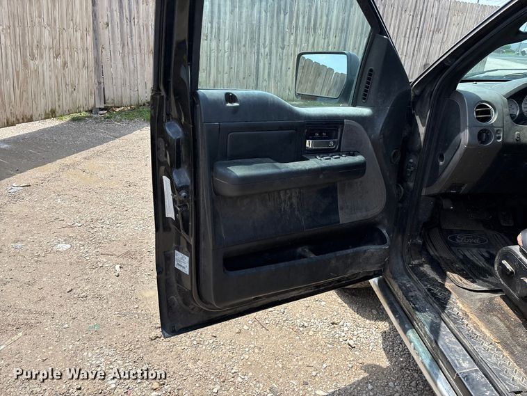 image for item FG0335 2005 Ford F150 Crew Cab pickup truck