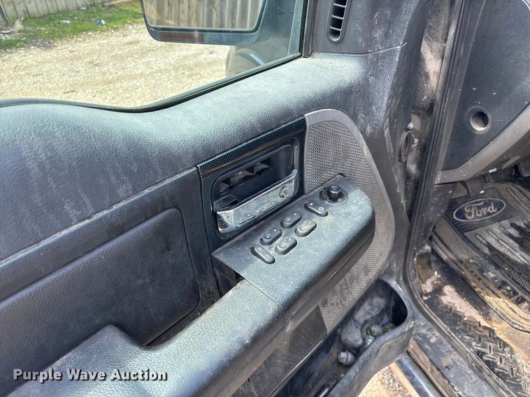 image for item FG0335 2005 Ford F150 Crew Cab pickup truck
