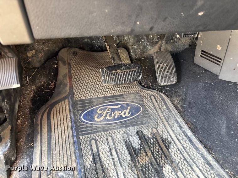 image for item FG0335 2005 Ford F150 Crew Cab pickup truck