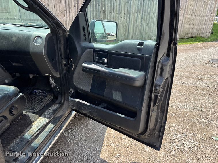 image for item FG0335 2005 Ford F150 Crew Cab pickup truck