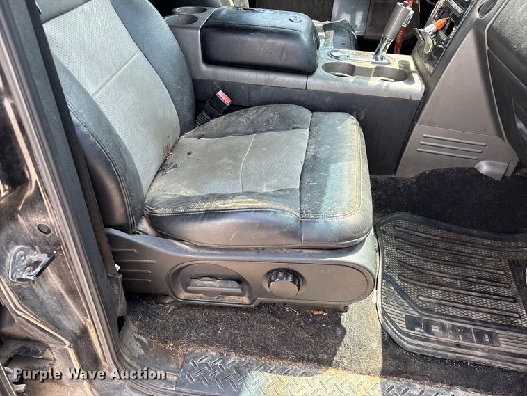 image for item FG0335 2005 Ford F150 Crew Cab pickup truck