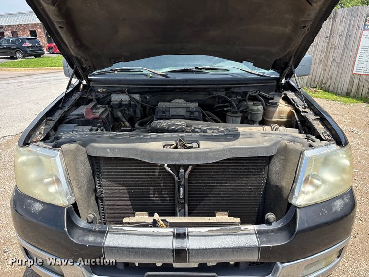 image for item FG0335 2005 Ford F150 Crew Cab pickup truck