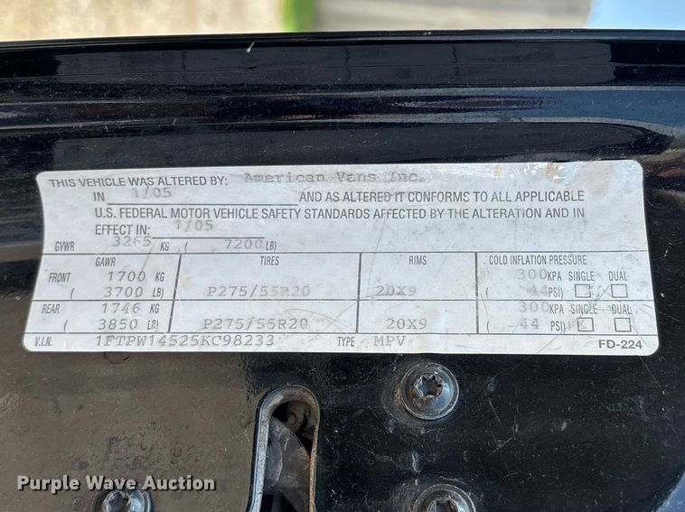 image for item FG0335 2005 Ford F150 Crew Cab pickup truck