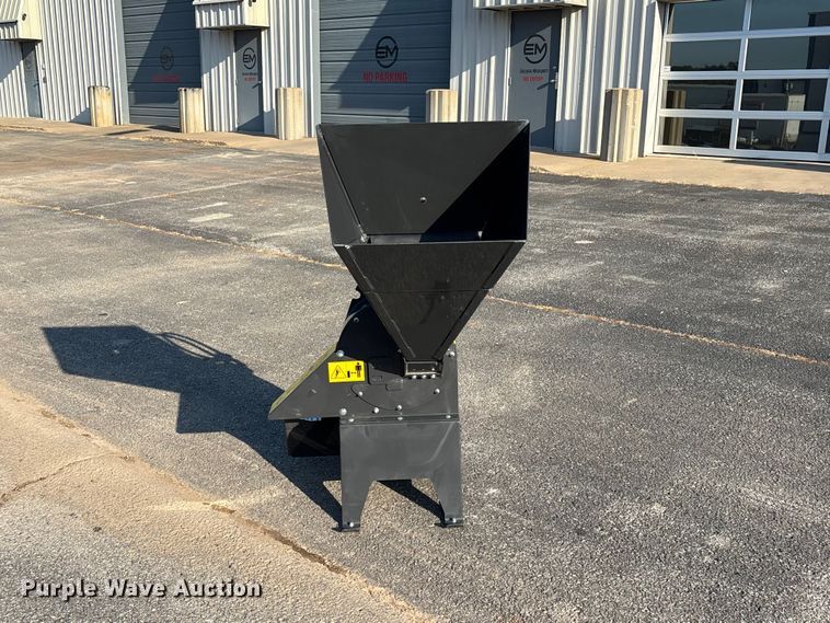 image for item FG0680 Erskine CH450H  compact utility loader wood chipper