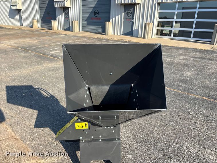 image for item FG0680 Erskine CH450H  compact utility loader wood chipper