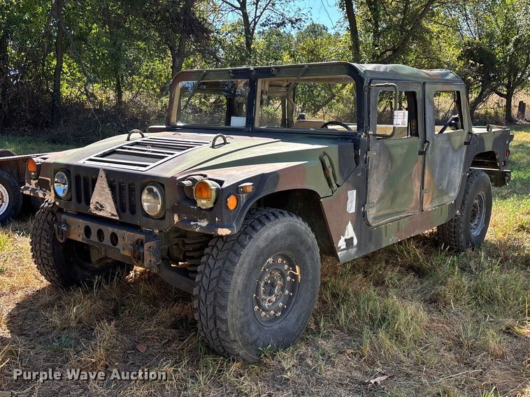 image for item FG0683 AM General HMMWV SUV