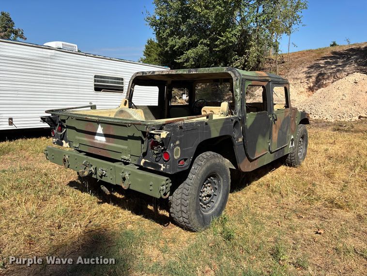 image for item FG0683 AM General HMMWV SUV