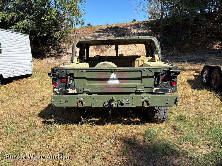 image for item FG0683 AM General HMMWV SUV