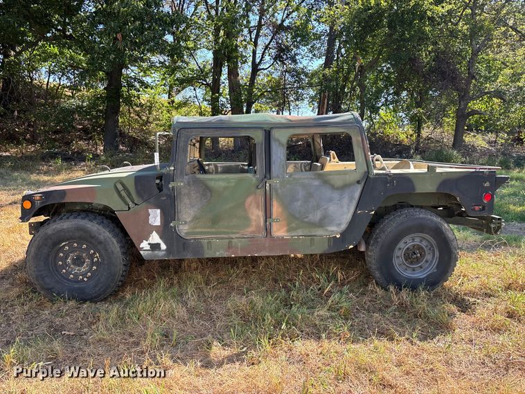 image for item FG0683 AM General HMMWV SUV