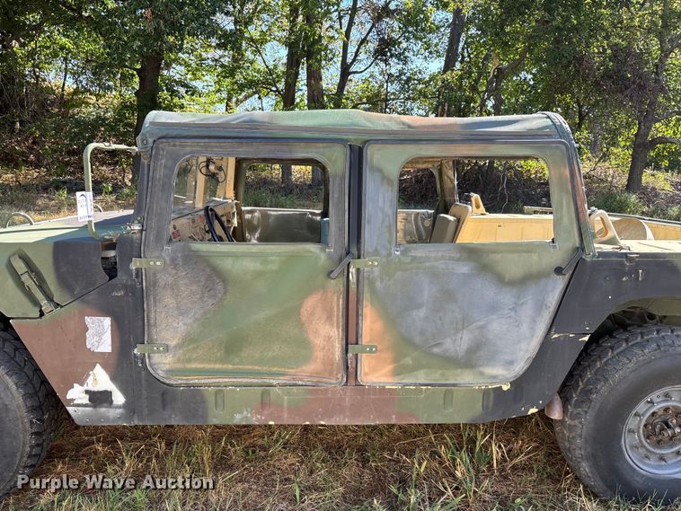 image for item FG0683 AM General HMMWV SUV