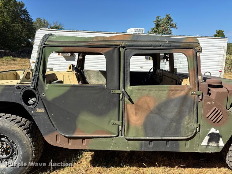 image for item FG0683 AM General HMMWV SUV