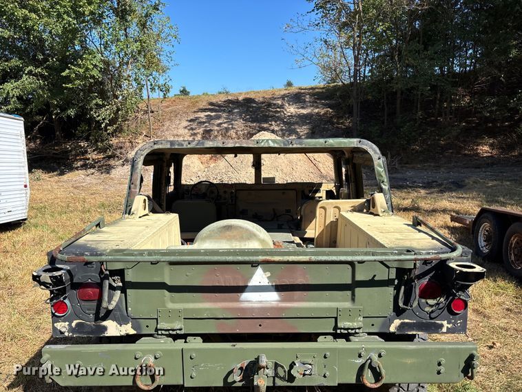 image for item FG0683 AM General HMMWV SUV