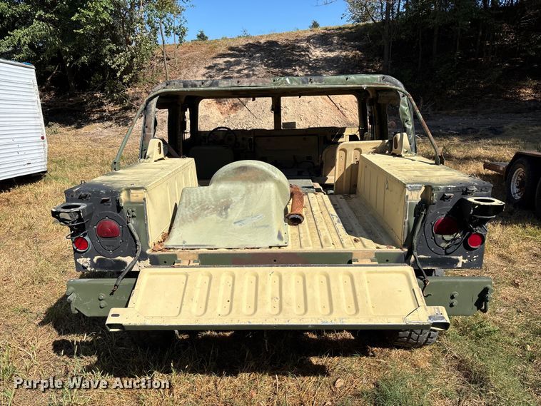 image for item FG0683 AM General HMMWV SUV