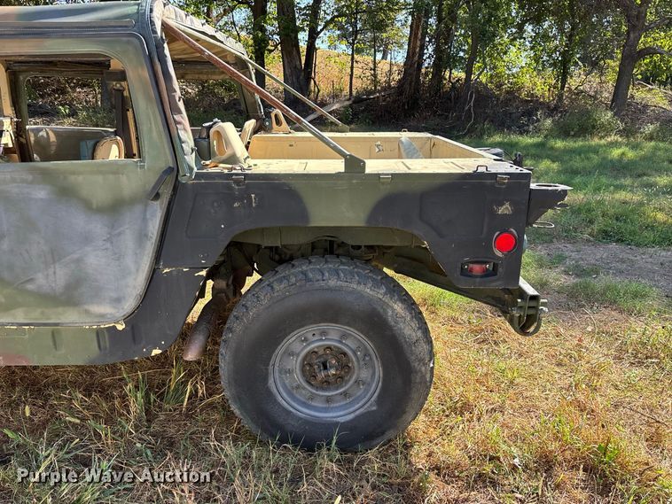 image for item FG0683 AM General HMMWV SUV