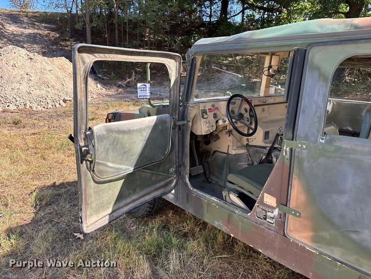 image for item FG0683 AM General HMMWV SUV